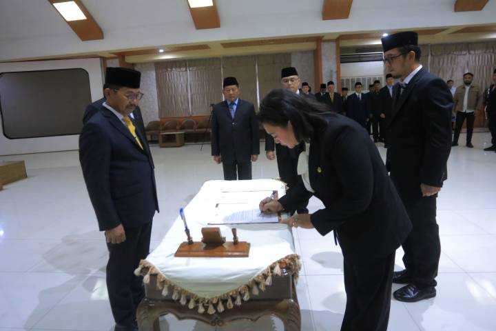 92b4d01554b29fbe92b4d01554b29fbe249c622d-1405-4cfa-b525-d670f67d25d4