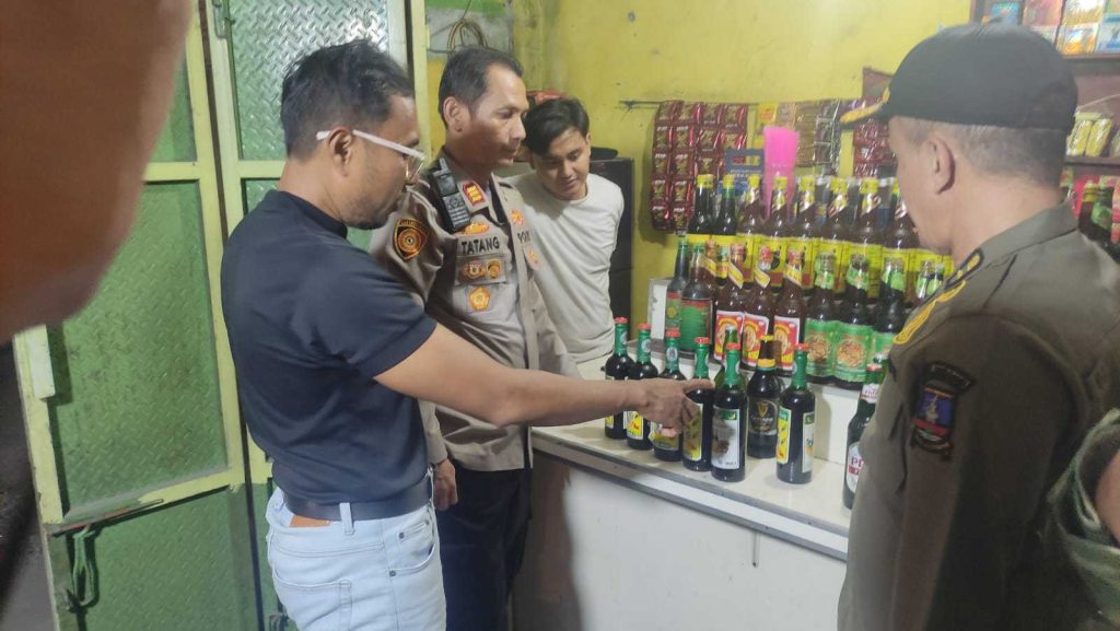 81850f31223a142981850f31223a14290f5d24bf-004f-480f-94c7-06b8ba5f828c