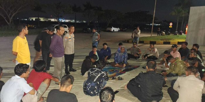 9ef39674202efc8d9ef39674202efc8ddb5fbd50-3993-4929-82c7-79a31b3a8331