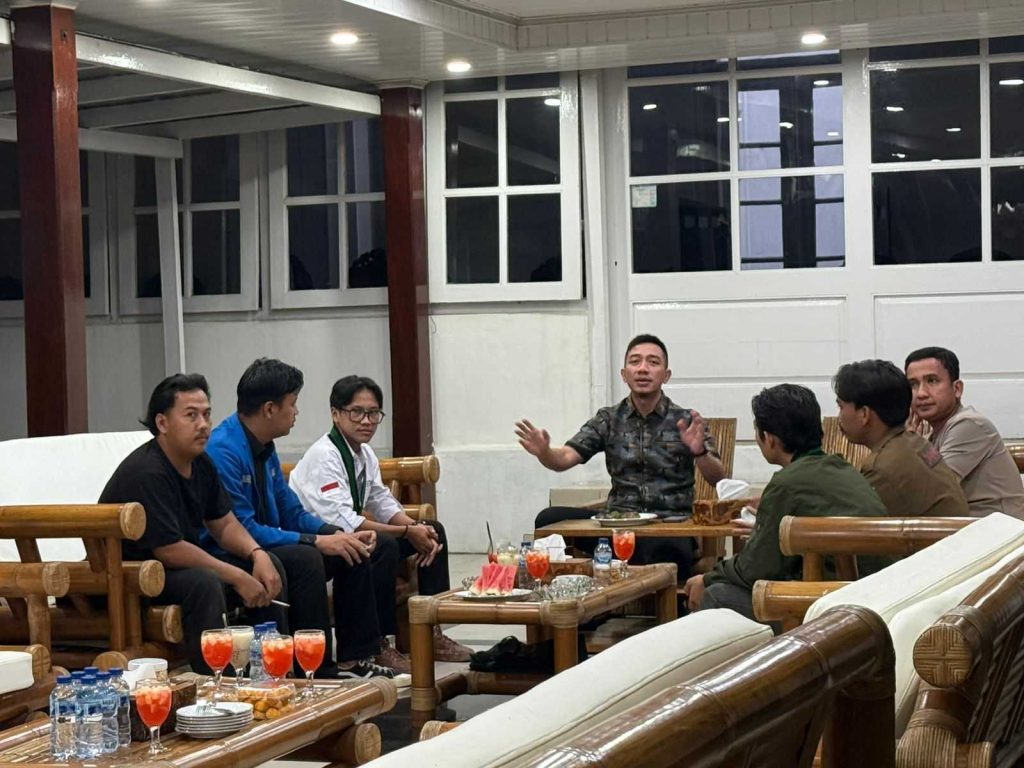 b8a413644d186f80b8a413644d186f805d8a69cf-5d06-450f-b836-ddb380068683