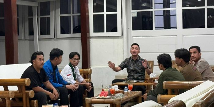 b8a413644d186f80b8a413644d186f805d8a69cf-5d06-450f-b836-ddb380068683