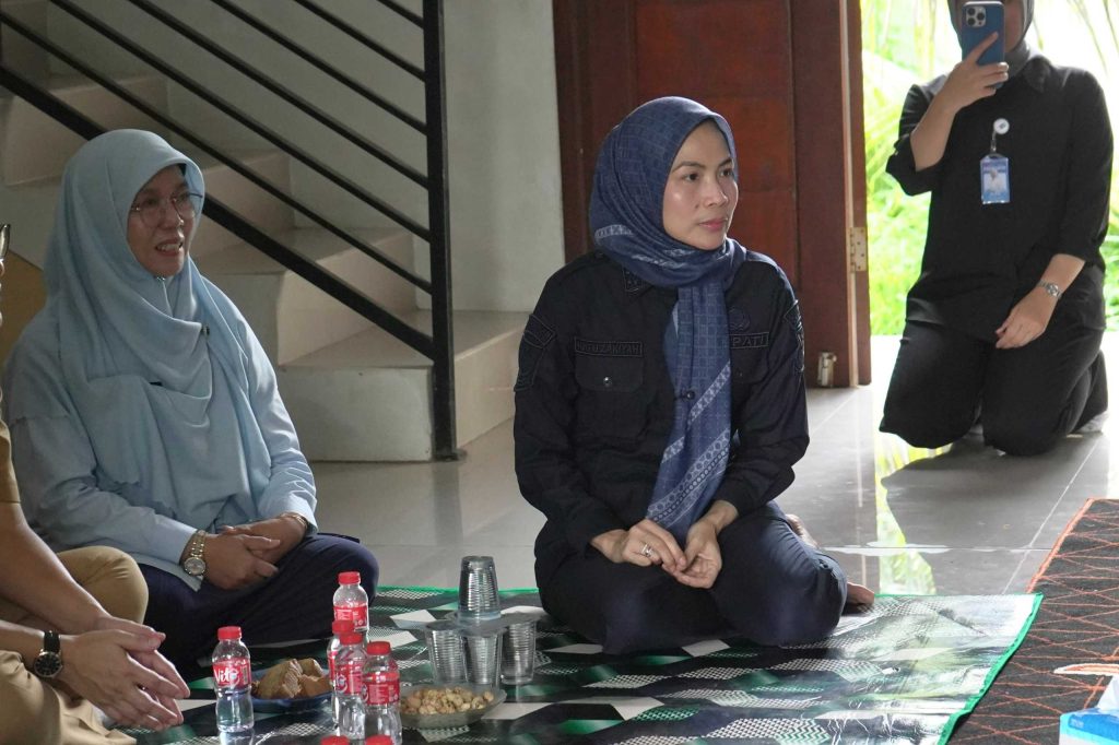 eb2166a208a8b474eb2166a208a8b474fe03506d-0a2c-4fa3-ab43-01bec8c68175